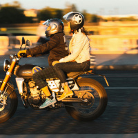 Journée internationale femmes : un défilé de moto