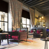 Découvrez le bar avec vue de l'Hôtel Les Dames du Panthéon (TITRE A MODIFIER)