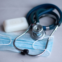 Coronavirus : Edouard Philippe annonce une prime de 500 euros pour les soignants