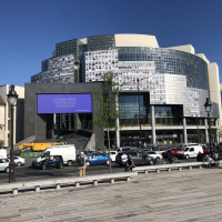 L'Opéra de Paris expose les portraits de 500 soignants 