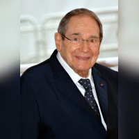 Robert Hossein, comédien, réalisateur et metteur en scène, est décédé