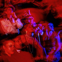 Exposition Arnaud Baumann au Studio Idan : Immersion dans l'univers du Palace des années 70-80