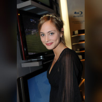 Nora Arnezeder
