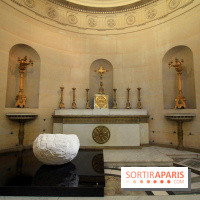 Un monde de plis à la chapelle Expiatoire