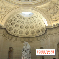 Un monde de plis à la chapelle Expiatoire