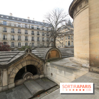 Un monde de plis à la chapelle Expiatoire