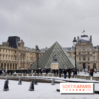 La Neige à Paris - Musée du Louvre pyramide