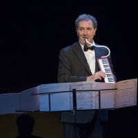 Raymond Devos revisité par François Morel au Rond-Point : J'ai des doutes