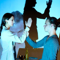 Aller au théâtre et sauver un gymnase : "Maman c'est moi" à l'UCJG