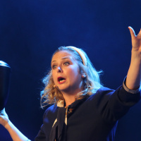 Constance, une humoriste libre et indépendante