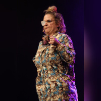 Constance, une humoriste libre et indépendante