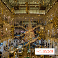 Photos : les vitrines et décorations de Noël du Bon Marché 2021