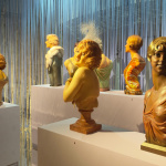 Des cheveux et des poils, l'exposition poilante du musée des Arts décoratifs - nos photos