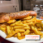 Tata Burger, le restaurant aux burgers en forme de zizi dans le Marais - 043F5DFD 1A74 4593 9397 02CE9E014B69