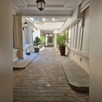 YLYS : la boutique de vêtements streetwear, unisexe, ou chics - hall d entree