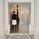 YLYS : la boutique de vêtements streetwear, unisexe, ou chics - photo mannequin porte