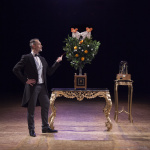 Un magicien qui vous fera voyager dans le temps dans un palace parisien - soirees fantastiques spectacle magie paris automate oranger haut de gamme