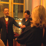 Un magicien qui vous fera voyager dans le temps dans un palace parisien - soirees fantastiques spectacle magie paris immersif