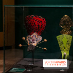 Bijoux de scène de l'Opéra de Paris : l'exposition de parures merveilleuses au Palais Garnier