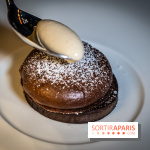 Monsieur Claude, le restaurant par Danny Khezzar à Rueil dans le 92 - TARTE SOUFFLÉ CHOCOLAT Tarte soufflé au chocolat, praliné shitaké, ganache chocolat, siphon Kasha