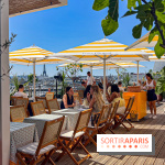 La terrasse estivale du Printemps Haussmann 2025 avec vue sur Paris et la Tour Eiffel