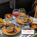 La terrasse estivale du Printemps Haussmann 2025 avec vue sur Paris et la Tour Eiffel