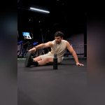 SEMPER Wellness : une salle de sport premium sur les Champs-Elysées - Hugo etirement