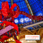 Vitrines et sapin de Noël des Galeries Lafayettes avec Clara Luciani - photos
