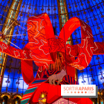 Vitrines et sapin de Noël des Galeries Lafayettes avec Clara Luciani - photos