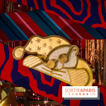 Vitrines et sapin de Noël des Galeries Lafayettes avec Clara Luciani - photos