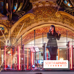Vitrines et sapin de Noël des Galeries Lafayettes avec Clara Luciani - photos