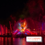 Disneyland Paris : Disney Cascade of Lights, le spectacle nocturne sur Adventure Bay
