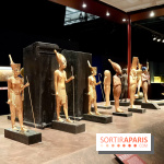Chars et statues dans l’exposition Toutânkhamon - Toutankhamon : son tombeau et ses trésors