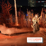Parc de l'Étrange 2026 : Barque fantôme et musicien encapuchonné dans un paysage nocturne