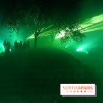 Parc de l'Étrange 2026 : Lumières vertes dans le parc nocturne