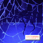 Parc de l'Étrange 2026 : Araignée géante dans une toile lumineuse bleue