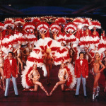 Lido 78,  Troupe au complet posant en costume grand final