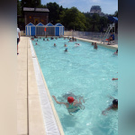 L'espace piscine, à Paris plage, sur les bords de Seine