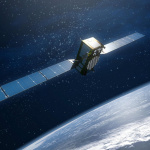 Galileo Satellite in Missions-Konfiguration vor Erdanschnitt mit Weltallatmo