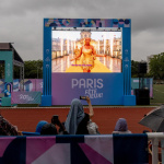 Jeux Olympiques : Aya Nakamura sur le Pont des Arts, l'icône devenue virale sur les réseaux sociaux
