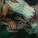 Crossing Lines : l'art du shibari et du graffiti s'exposent à la galerie Goldshteyn-Saatort