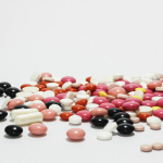 Coronavirus : les pistes de traitements et vaccins en France et dans le monde