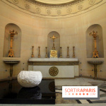 Un monde de plis à la chapelle Expiatoire