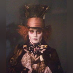 Premières photo du film de Tim Burton, Alice au pays des merveilles. Johnny Deppe en chapelier fou.