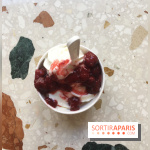 Glace à l'italienne yaourt / fraises pochées