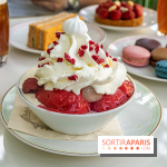 La terrasse fleurie de Ladurée à Paris sur les Champs-Elysées