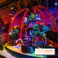 Les vitrines et sapin de Noël des Galeries Lafayette 2022