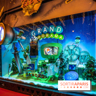 Les vitrines et sapin de Noël des Galeries Lafayette 2022
