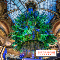 Les vitrines et sapin de Noël des Galeries Lafayette 2022