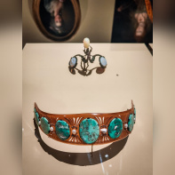 Des cheveux et des poils, l'exposition poilante du musée des Arts décoratifs - nos photos